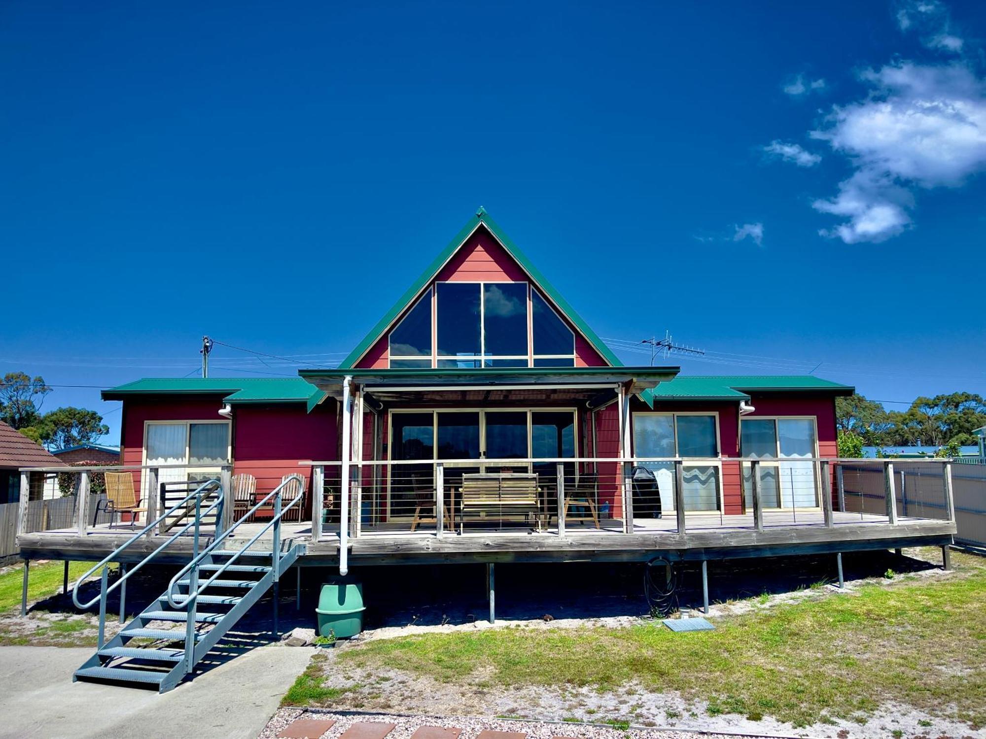 House With Bay Views - Family Escape