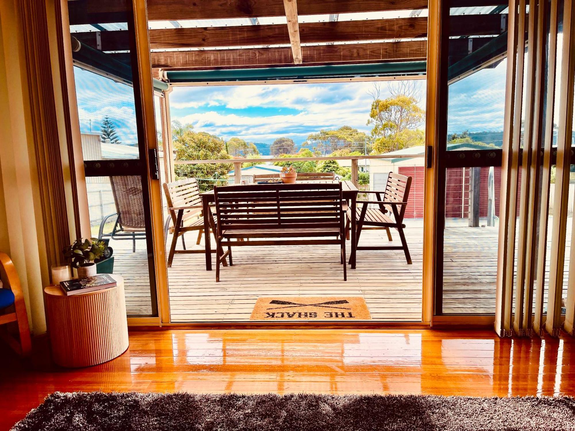 House With Bay Views - Family Escape Holiday home *