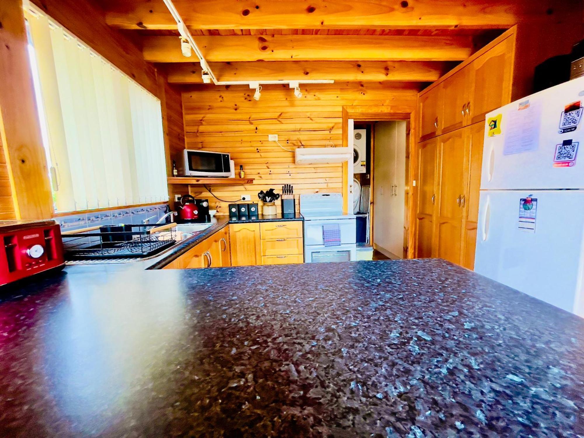 House With Bay Views - Family Escape * St Helens