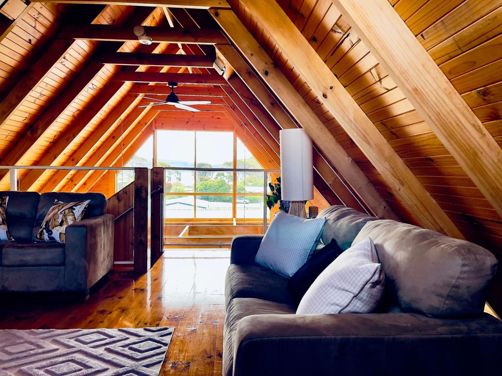 House With Bay Views - Family Escape St Helens