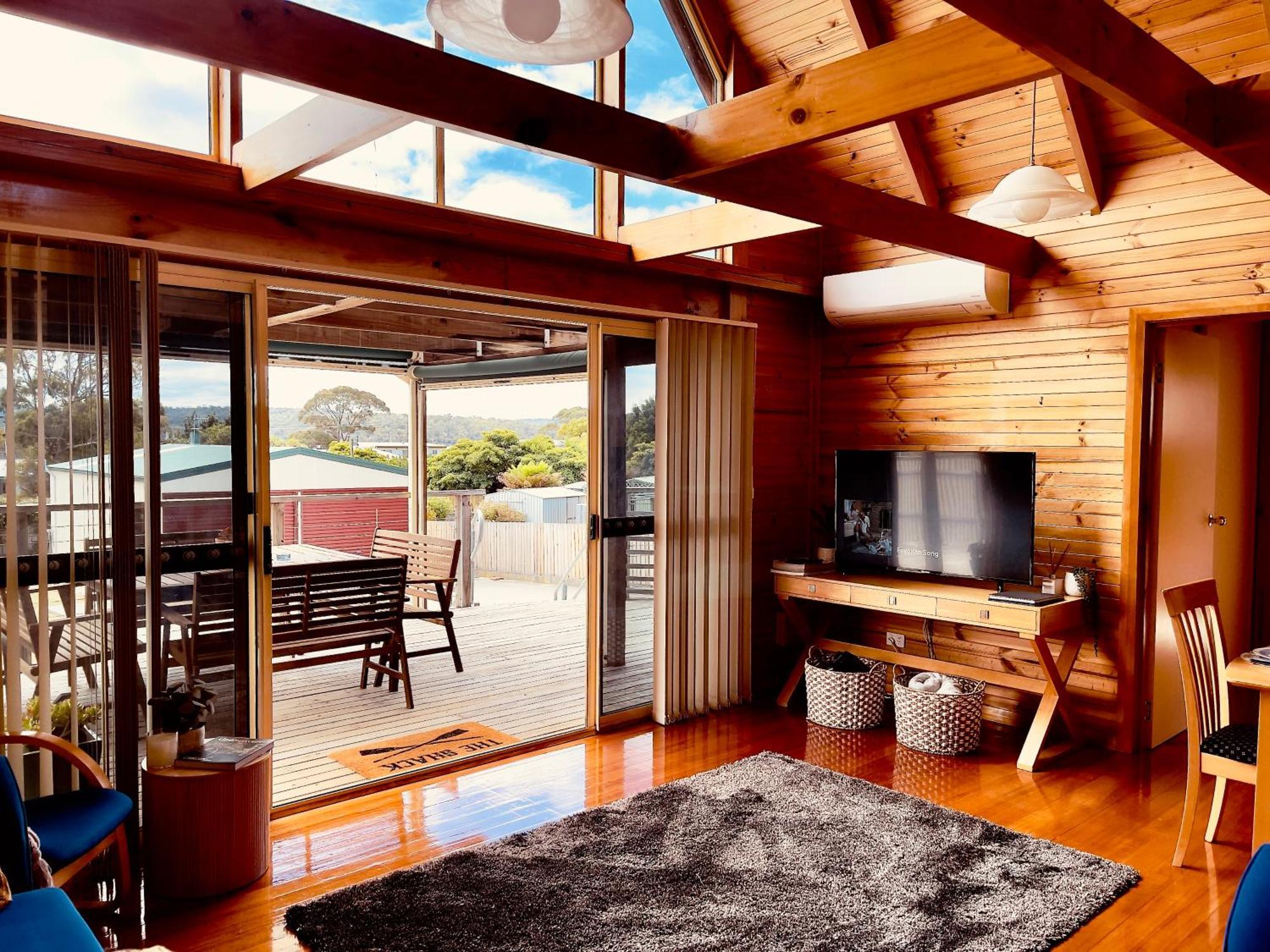 House With Bay Views - Family Escape * St Helens