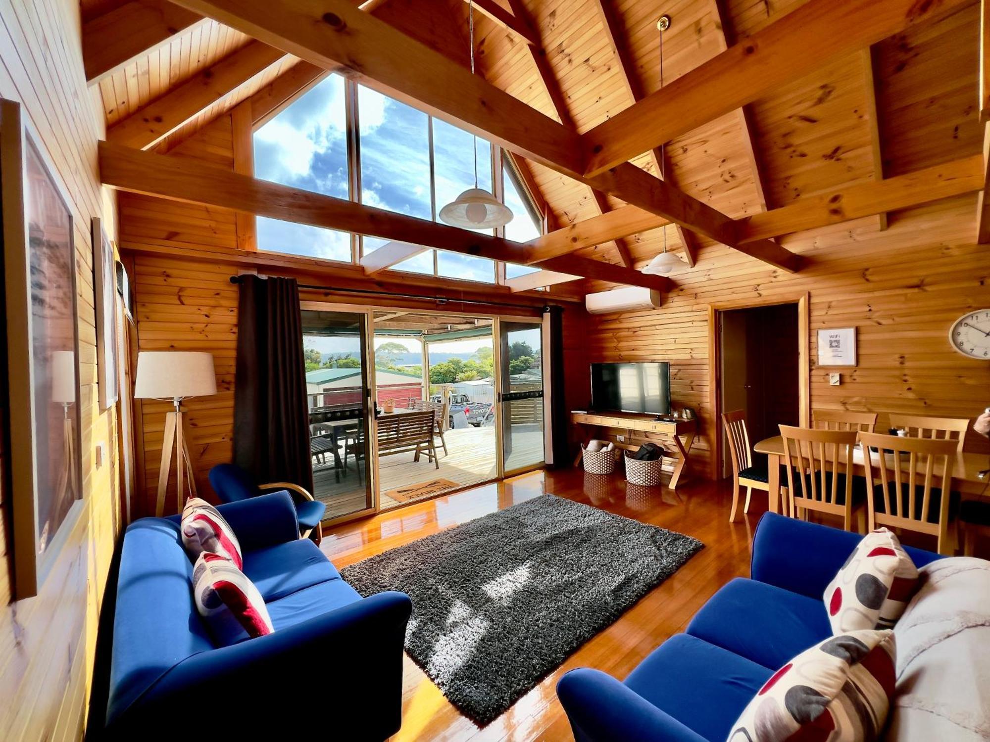 House With Bay Views - Family Escape Holiday home *