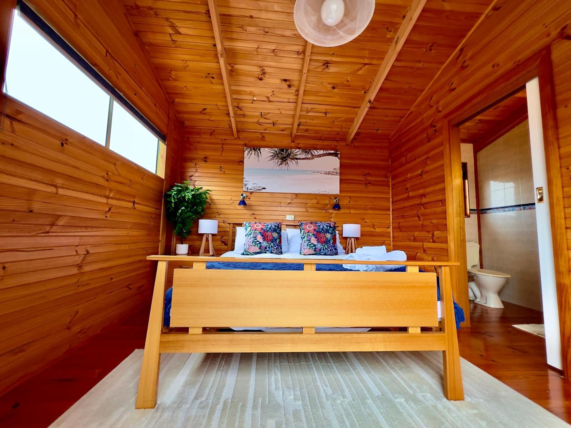 House With Bay Views - Family Escape Holiday home St Helens