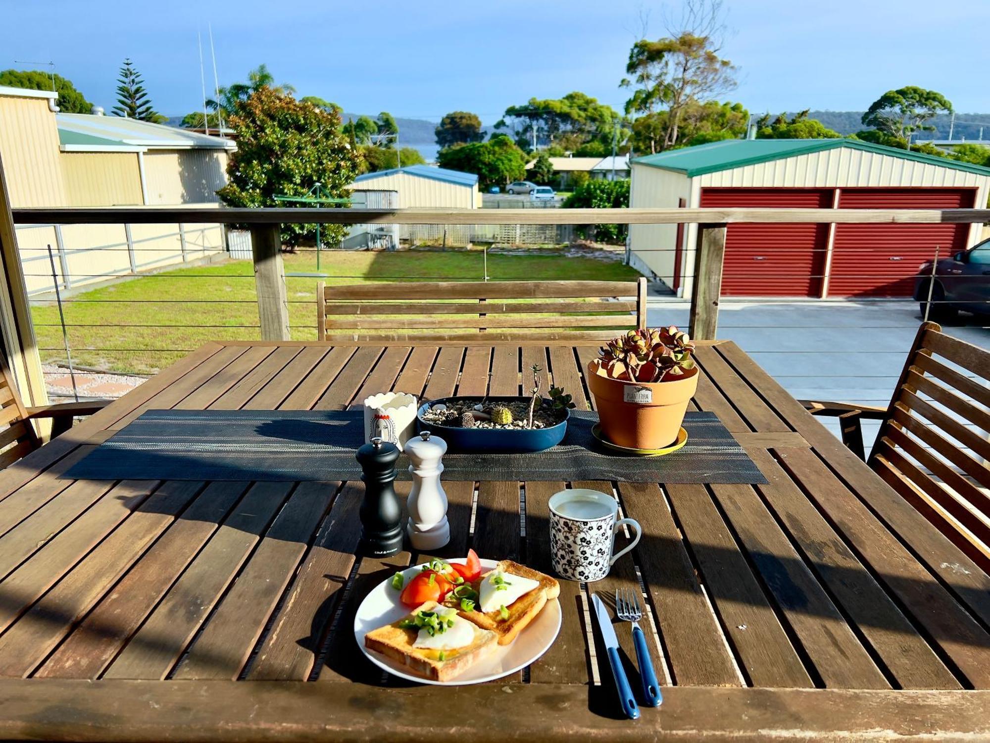 House With Bay Views - Family Escape Holiday home St Helens