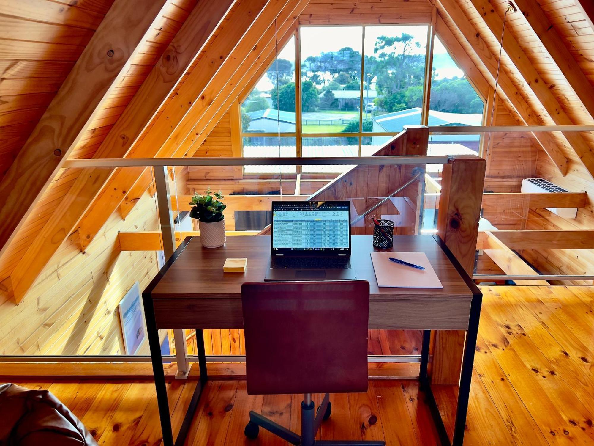 House With Bay Views - Family Escape Holiday home St Helens